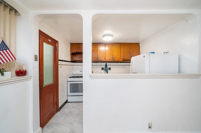 Kitchen - 912 Garden St
