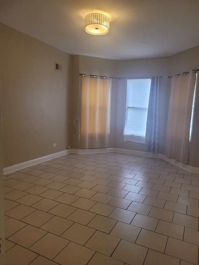 Building Photo - 5249 S Hermitage Ave