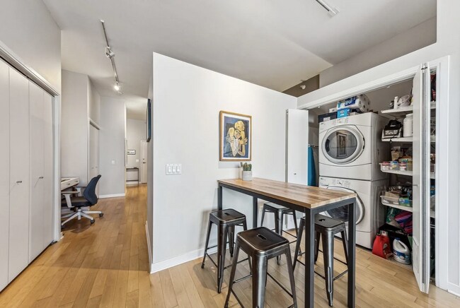 Foto del edificio - 860 W Blackhawk St