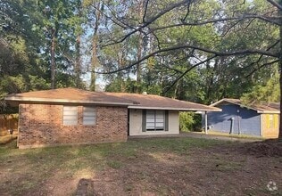 Building Photo - 130 E Woodcrest Dr