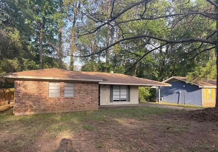 Primary Photo - 130 E Woodcrest Dr