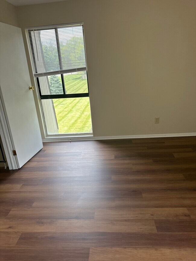 Foto del edificio - 7380 Country Brook Dr