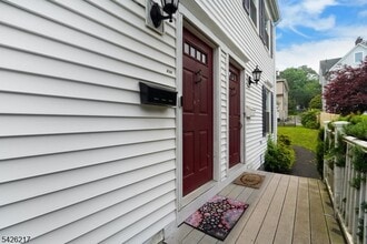 Building Photo - 23 Doremus St