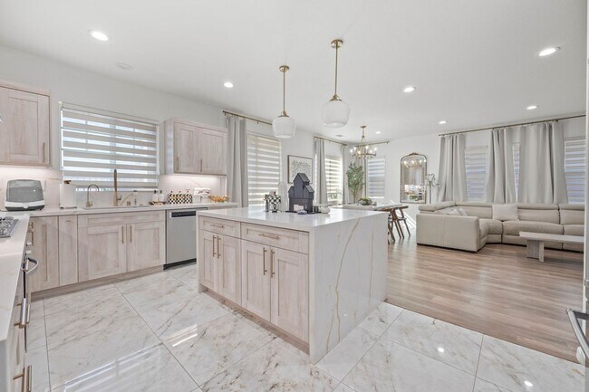 Foto del edificio - Spacious 3BR Townhome in Sylmar