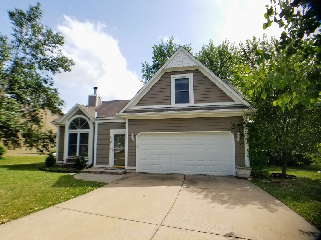 7521 W 154th Terrace, Overland Park, KS 66223 House Rental in Overland Park, KS