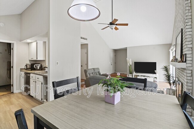 Foto del edificio - 2304 Melrose Dr