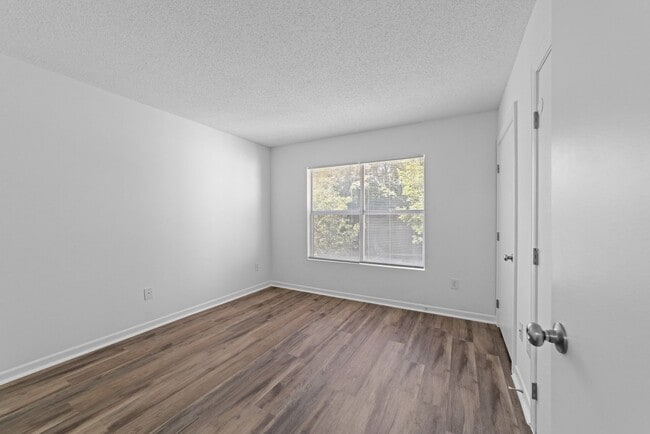 Foto del edificio - Two bedroom one bath apartment