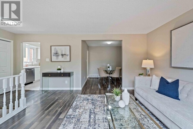 Building Photo - 8299 Mundare Crescent