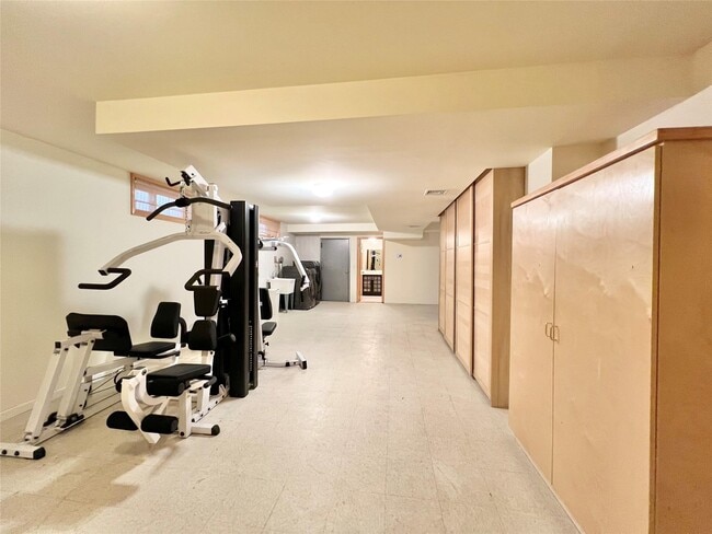 Foto del edificio - 64-8 Cloverdale Blvd