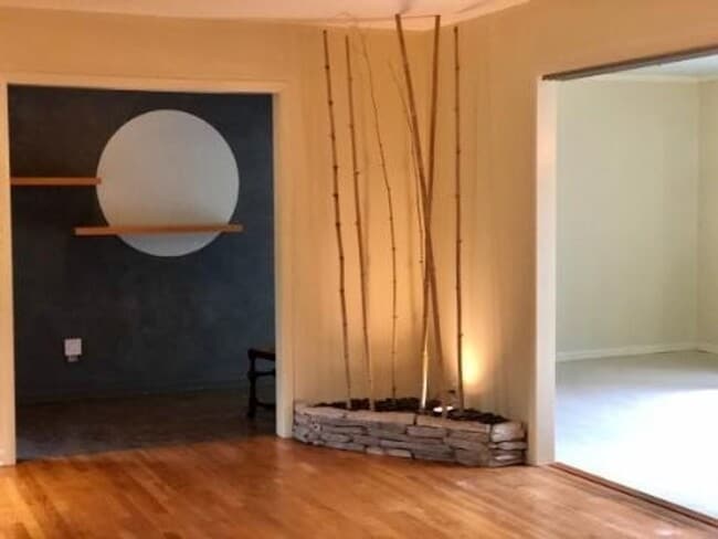 Foto del edificio - This gem is situated and Lovely 3BE/2BA on a quiet street in Warner Park