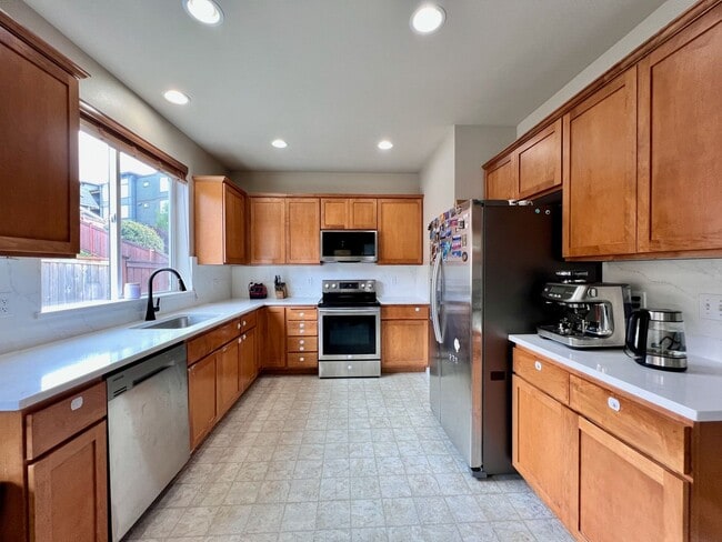 Building Photo - Beautiful 4BR | 2.5BA Home on Cul-de-Sac i...