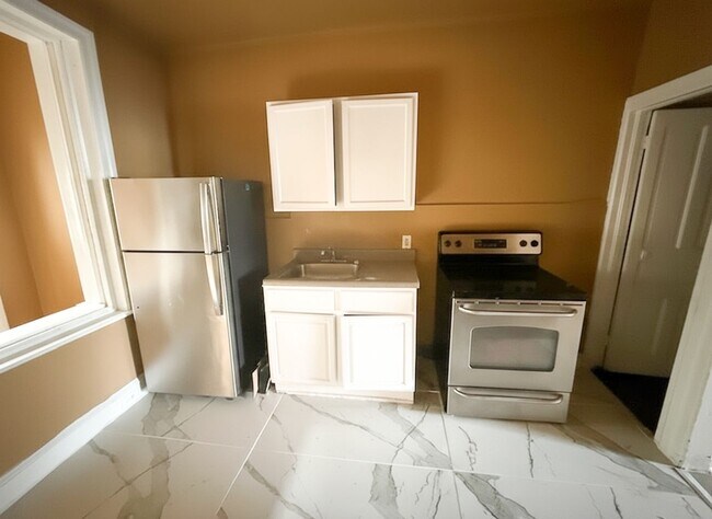 Photo - 3BD/1BA Hunting Park Apartment Available NOW!