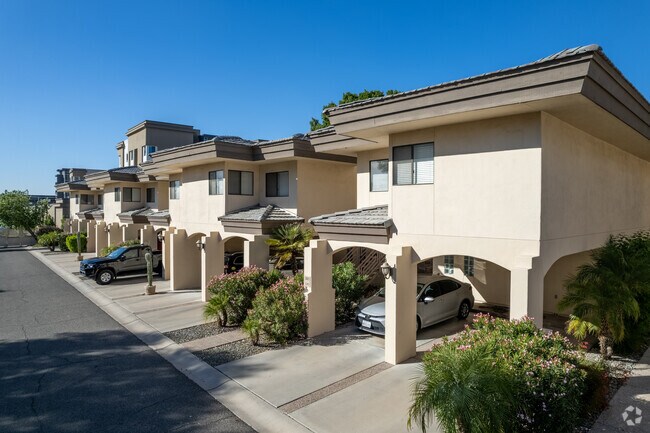 Foto del edificio - Camelback Fountains Condominiums