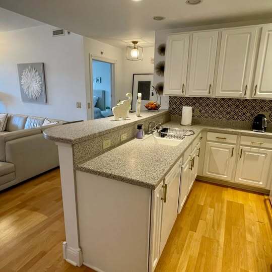 Foto del edificio - 360 W Washington Ave