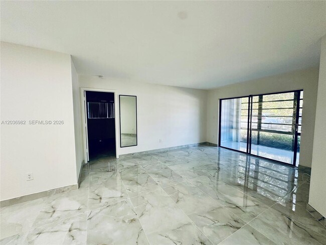 Foto del edificio - 9703 Hammocks Blvd