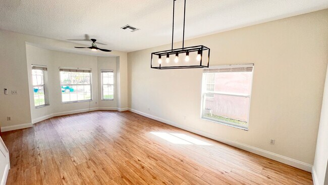 Building Photo - AWESOME 4BD/3BA in Orlando!!!