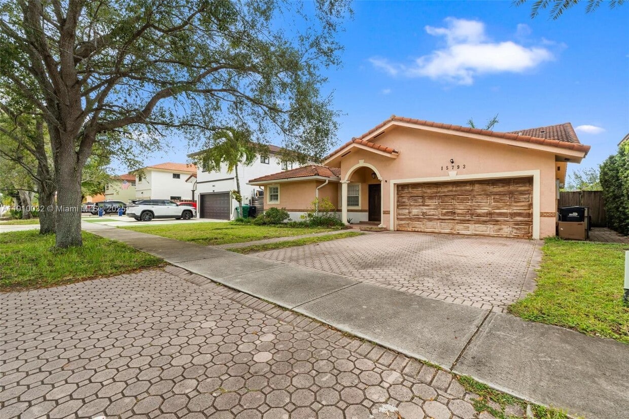 Primary Photo - 15793 SW 43rd St