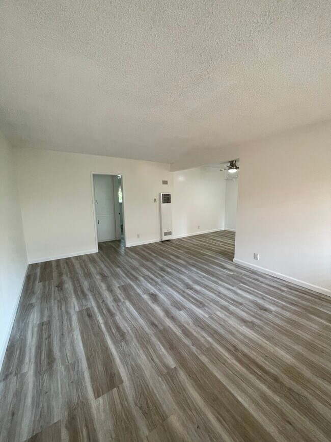 Foto del edificio - 13047 Moorpark St