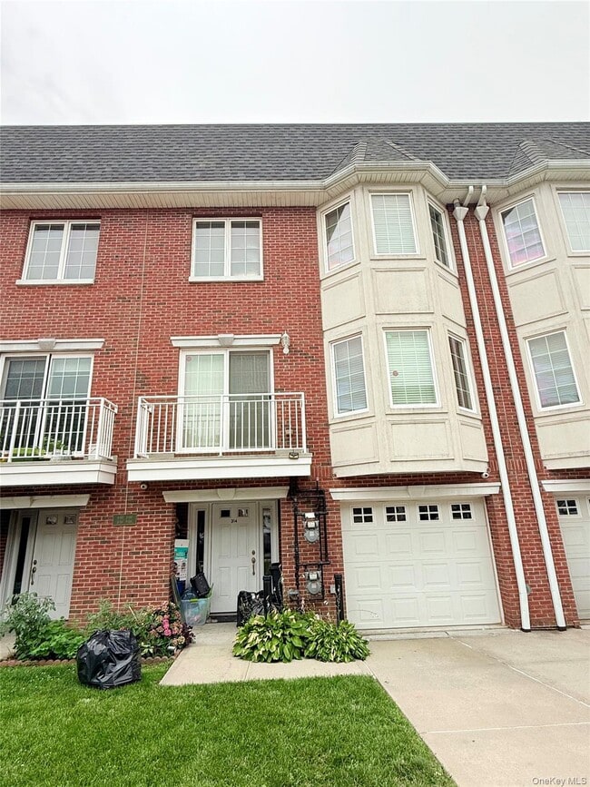 Building Photo - 3-14 Soundview Ln