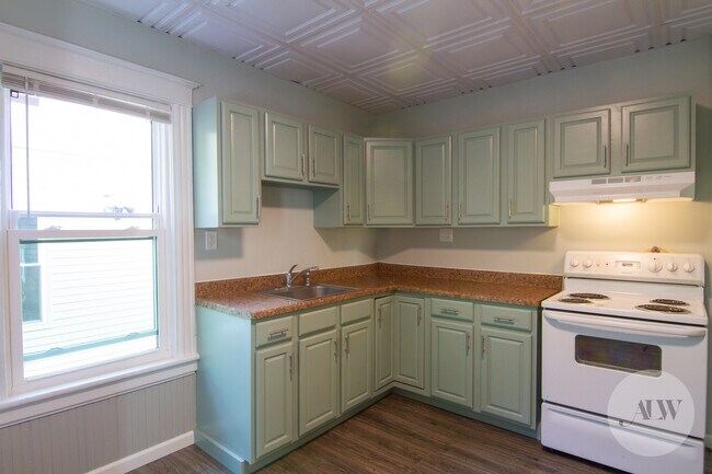 Bright updated kitchen - 36 Parker Ave