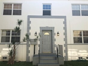 Building Photo - 15 Sidonia Ave