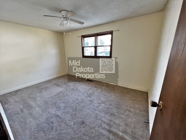 Foto del edificio - 705 S Rowley- Large 1 bedroom house