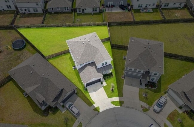 Foto del edificio - 23543 Powmill St