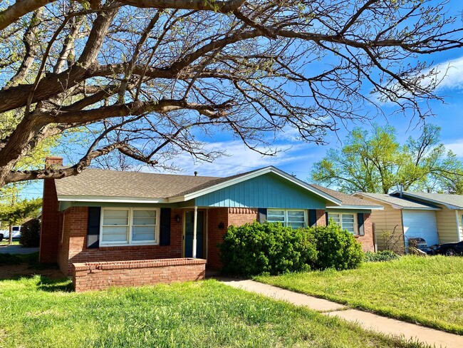 Building Photo - Spacious Four Bedroom! Pre-Leasing for Fal...