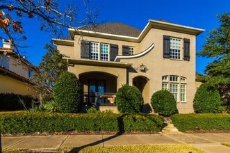 Building Photo - 3736 Greenbrier Dr