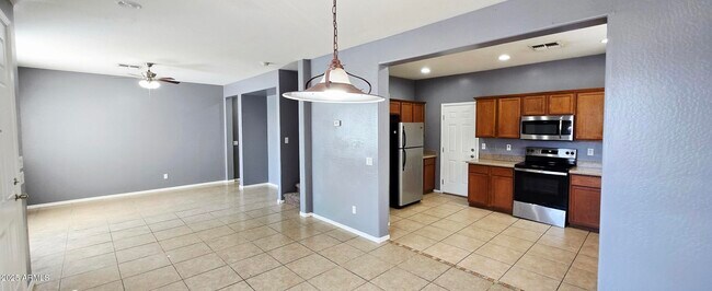 Foto del edificio - 587 S Buena Vista Ct