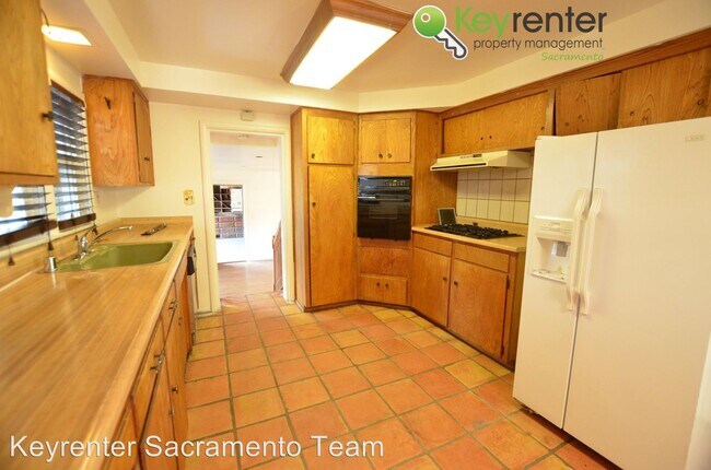 Building Photo - 4 br, 2 bath House - 2361 Carlsbad Ave.