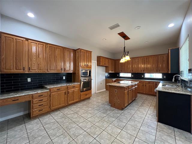 Building Photo - 709 Red Oak Ct