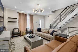 Building Photo - 2707 W Stiles St