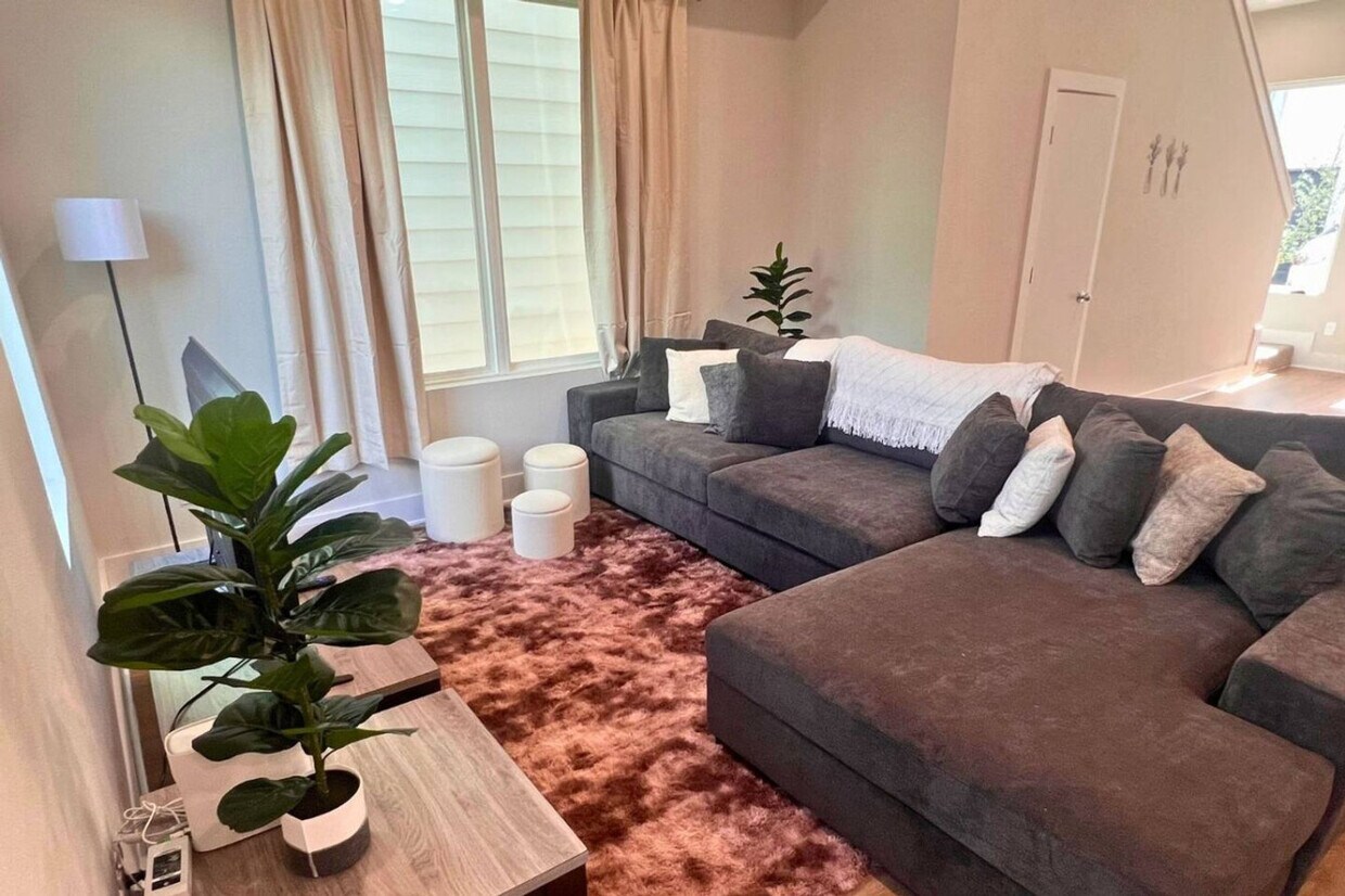 Foto principal - 835E Dorchester St