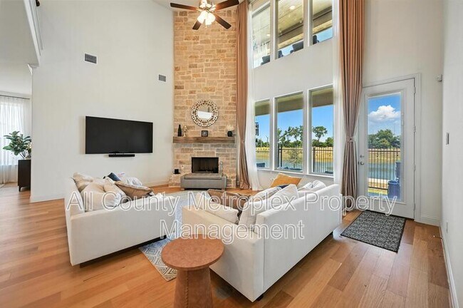 Foto del edificio - 9408 Redstart Ln