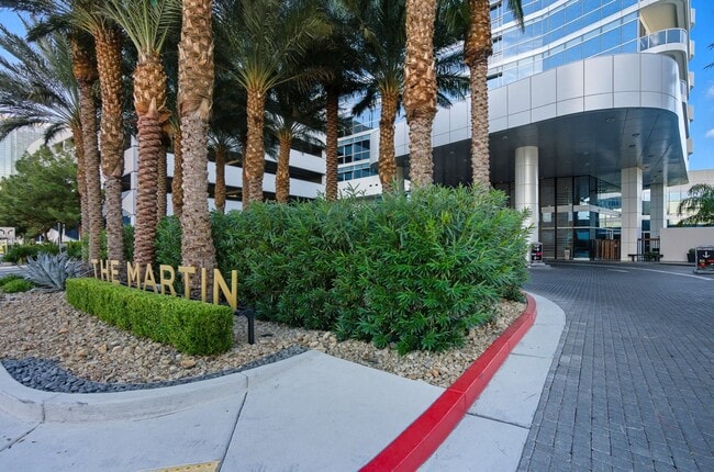 Foto del edificio - 6th Floor 2-Bedroom Condo with Stunning Las Vegas Strip Views