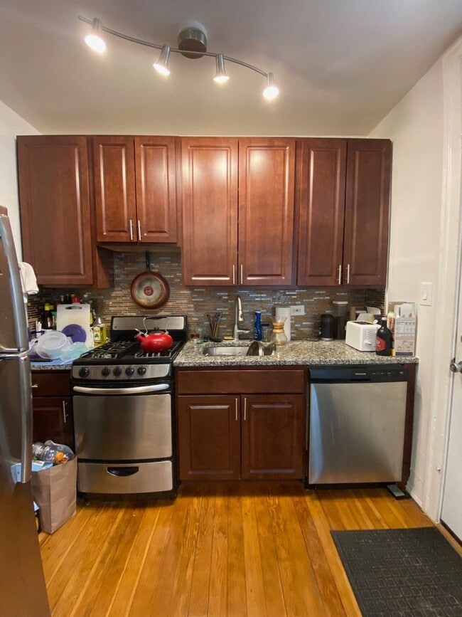 Building Photo - Jefferson Park modern 1BR! Heat, cooking g...
