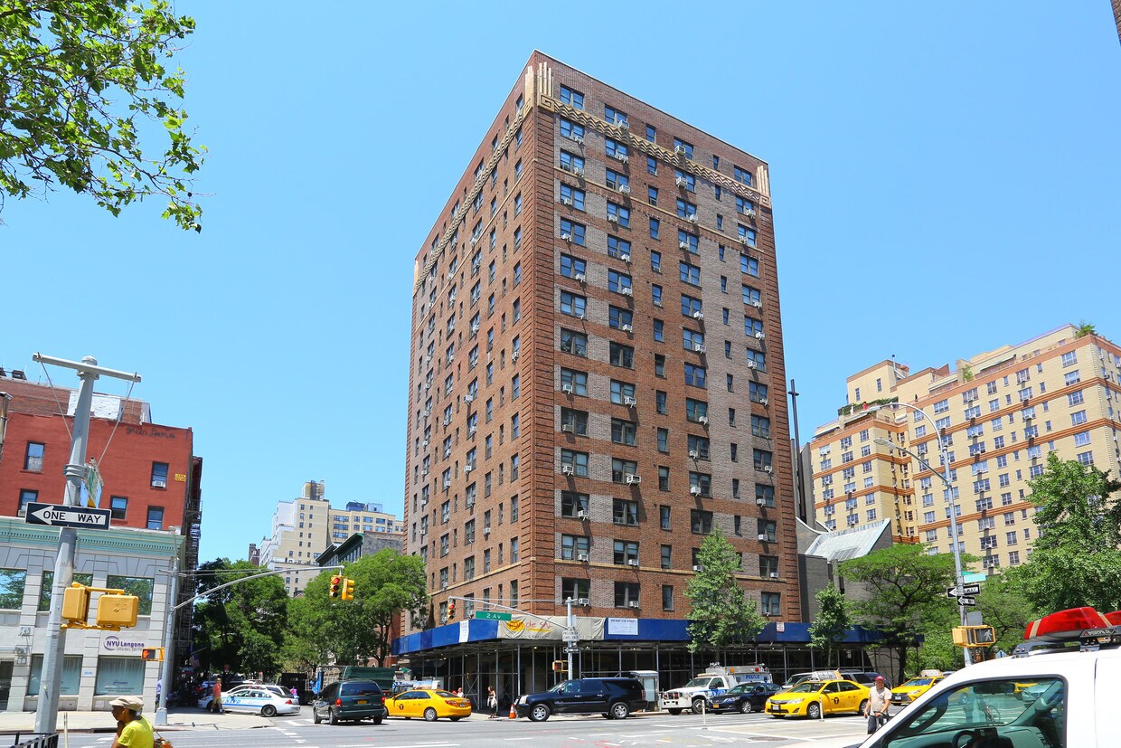 Primary Photo - Gramercy Court