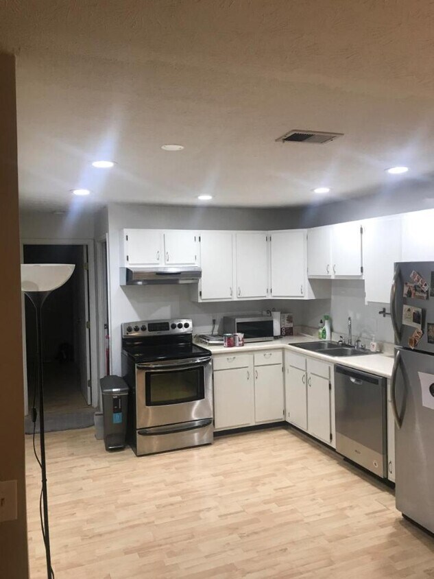 Building Photo - 518 Riddle Rd