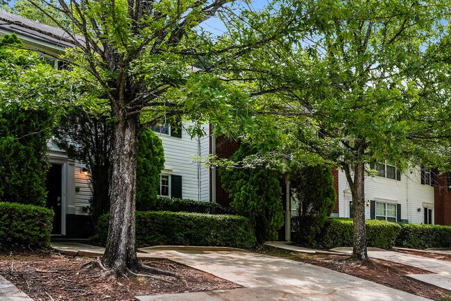 Foto del edificio - 2286 Strathmoor Manor Dr