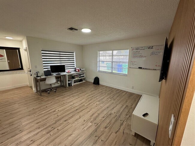 Foto del edificio - 6040 SW 35th St