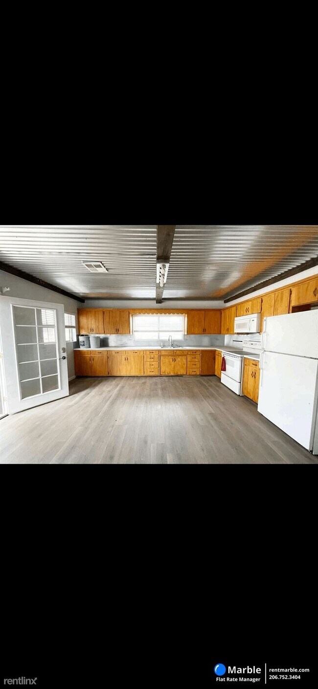 Building Photo - 2 br, 1 bath Townhome - 90 W 100 S