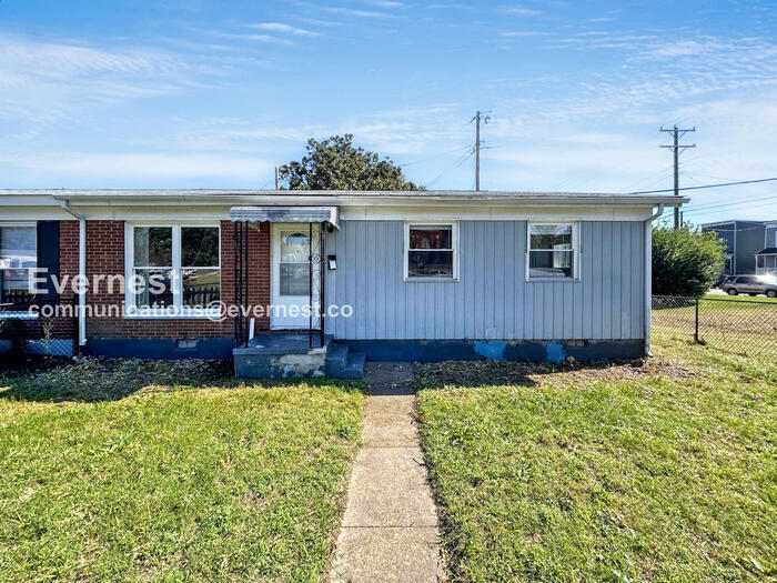 3 Bed/1.5 Bath Home with Fenced Yard / Pe... - 3 Bed/1.5  Bath Home with Fenced Yard / Pe...