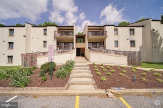 Building Photo - 10106 Campus Way S