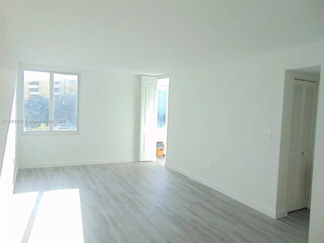 Building Photo - 250 180th Dr