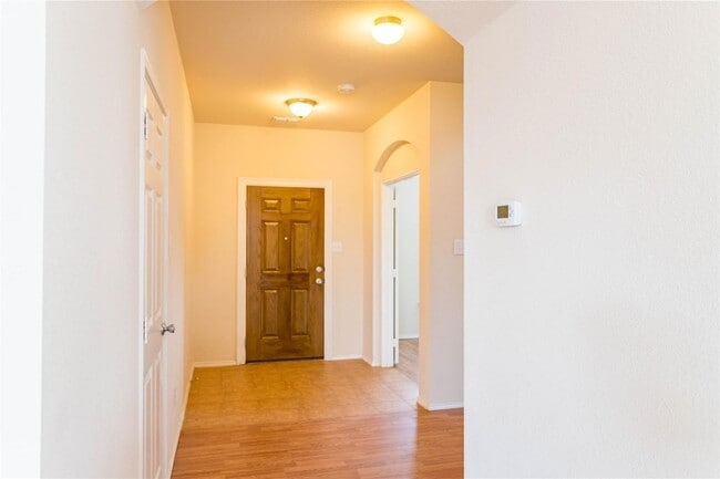 Building Photo - 3010 Pinecrest Dr