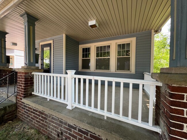 Foto del edificio - 1441 W 58th St