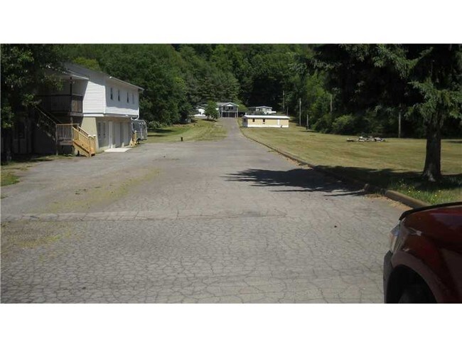Building Photo - 656 Cannelton Rd