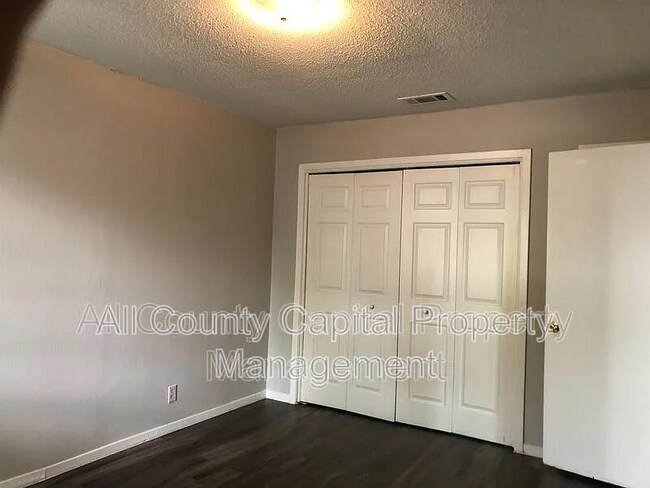 Foto del edificio - 6508 South First Street #101,