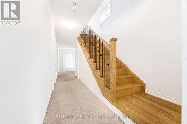 Building Photo - 2 Queenpost Dr